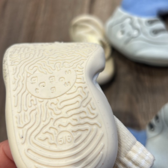 Adorable Bear Design Kids Shoes - Cream and Gray - Picture 3 of 3